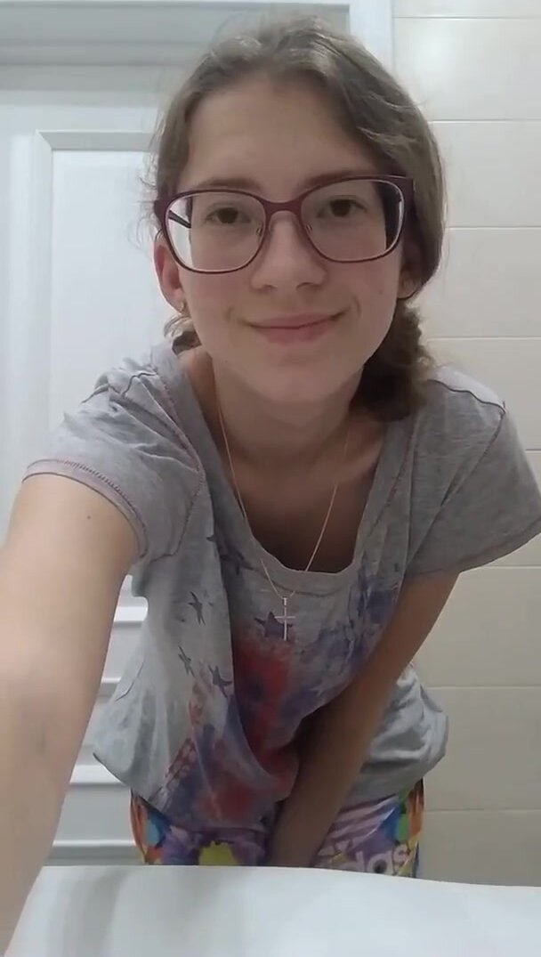 ДЕВИЦА ДРОЧИТ