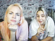 doublechris Помогла рыжей подруге отодвинуть трусики и поласкала пизду