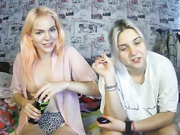 doublechris Помогла рыжей подруге отодвинуть трусики и поласкала пизду