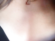 -Kara-mellka- - показывает свою аппетитную киску раздвинув ножки