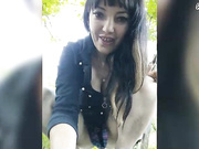 lalili Жгучая брюнетка отодвинула трусики в сторонку на улице