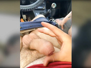 Crazy-lady шалости в тачке