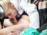 ДЕВИЦА ОТСОСАЛА