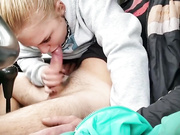 ДЕВИЦА ОТСОСАЛА