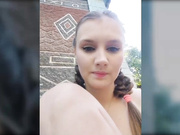 MedSEEXtri4ka на скамеечке у дома