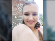 MedSEEXtri4ka на скамеечке у дома