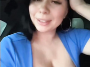 Happy_Doll - сквиртующая брызгалка в автомобиле