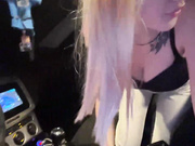 -The-sweet-couple- отсос в тачке