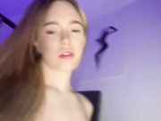 EvaKirki симпатичная блонда скачет на члене