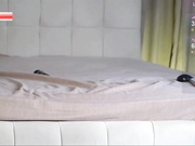 Miss_Viktoria вынимает большую пробку  из попки