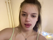 AlodieCrumbls,голая,дрочит