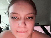 AlodieCrumbls в машине голая