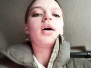 AlodieCrumbls в машине голая