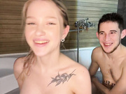 -The-sweet-couple-  в ванной с нвоыми сисями