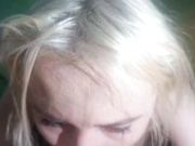 Love2000 сисястая блонда сосет и сплевываем на грудь