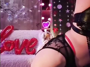 1Kaifeta - богиня фетиша делает шикарный отсос дилдо