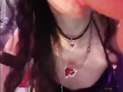 1Kaifeta - богиня фетиша делает шикарный отсос дилдо