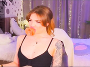 Annaa_Banana чем-то дышит при заглоте