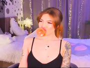 Annaa_Banana чем-то дышит при заглоте