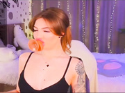 Annaa_Banana чем-то дышит при заглоте