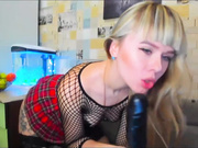 Vanilla_sexy отсасывает большой черный