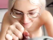 ДЕВИЦА ОТСОСАЛА