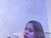 HoneySavage трах кончает на язык