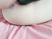 ДЕВИЦА САМА СЕБЯ ТРАХАЕТ