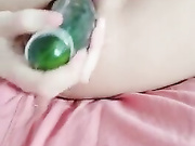 ДЕВИЦА САМА СЕБЯ ТРАХАЕТ