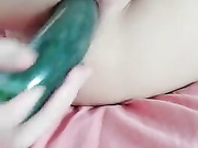 ДЕВИЦА САМА СЕБЯ ТРАХАЕТ