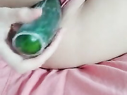 ДЕВИЦА САМА СЕБЯ ТРАХАЕТ