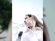 EleanoraStevenson на публике под юбкой