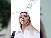 EleanoraStevenson на публике под юбкой