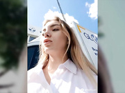 EleanoraStevenson на публике под юбкой