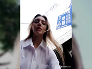 EleanoraStevenson на публике под юбкой