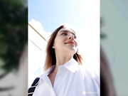 EleanoraStevenson на публике под юбкой