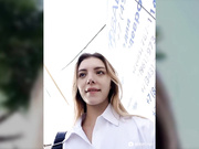 EleanoraStevenson на публике под юбкой