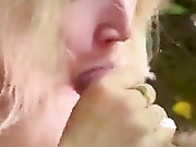 ДЕВИЦА ОТСОСАЛА