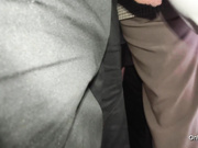 Сладкая жопа девушки доставила мне много удовольствия в автобусе