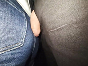 Сладкая жопа зрелой женщины доставила мне много удовольствия в автобусе