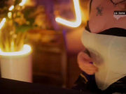 D_i_aM одевает светло-коричневые колготки