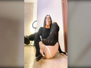 -INDICA-обкончалась сквиртом на полу