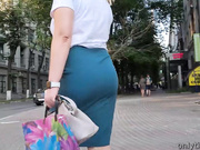 Жопа зрелой женщины поласкала мой член в автобусе