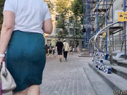 Жопа зрелой женщины поласкала мой член в автобусе