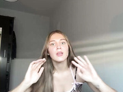 Alisa3 первый стрим раздевается красотка