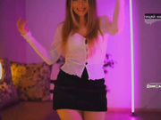 D_i_aM засветила трусики во время танца-2