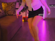 D_i_aM засветила трусики во время танца-2