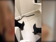 suka001 дрочит в примерочной-2