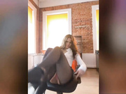 Valeriankaa дрочит в колготках на работе-3ч.