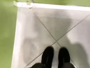 Golden_flower в туалете с дилдо